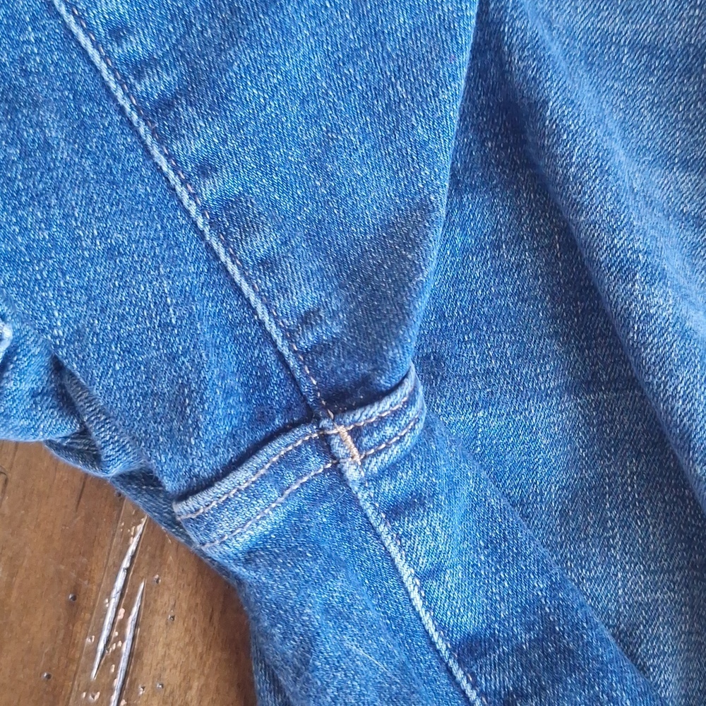 Lucky Brand Mid Rise Boot Jeans 12/31R Medium Wash 32" Inseam EUC - Picture 8 of 10
